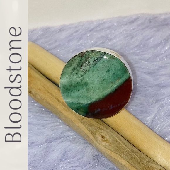 Bloodstone Gemstone Chunky Handmade Ring - Picture 4 of 6